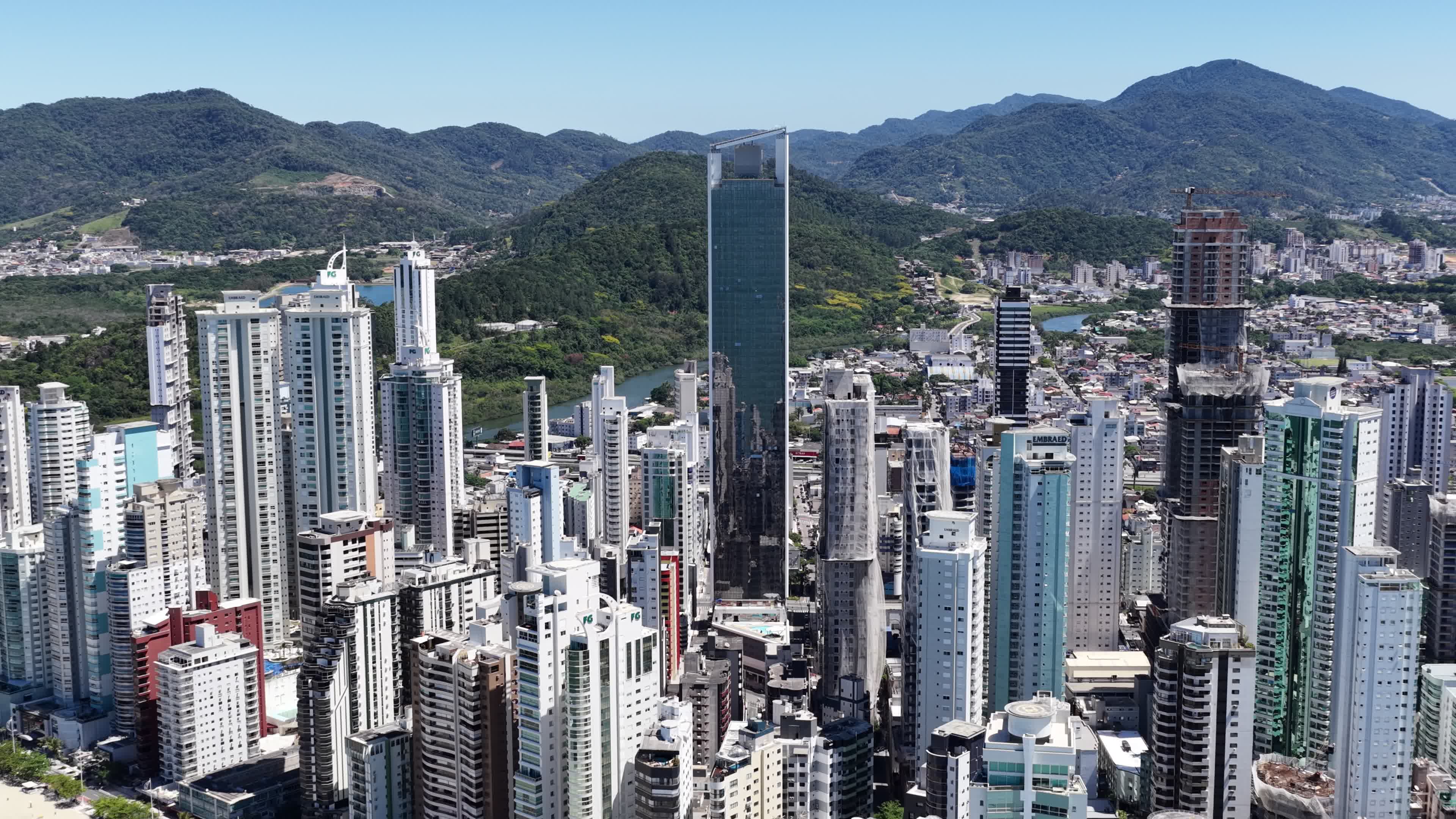 V&iacute;deo 2 — Vitra, Balne&aacute;rio Cambori&uacute; SC
