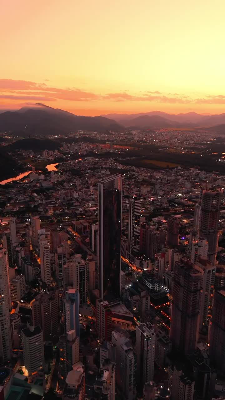 V&iacute;deo 4 — Vitra, Balne&aacute;rio Cambori&uacute; SC