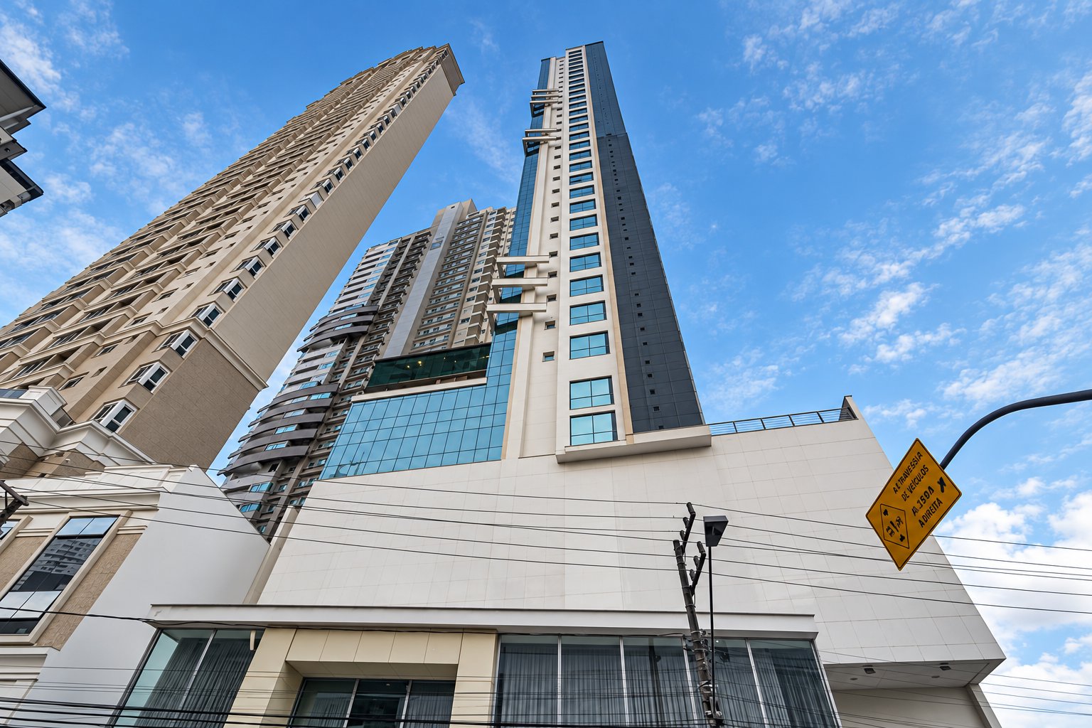 Apartamento 3 suítes no Marina Beach Towers — Centro, Balneário Camboriú SC