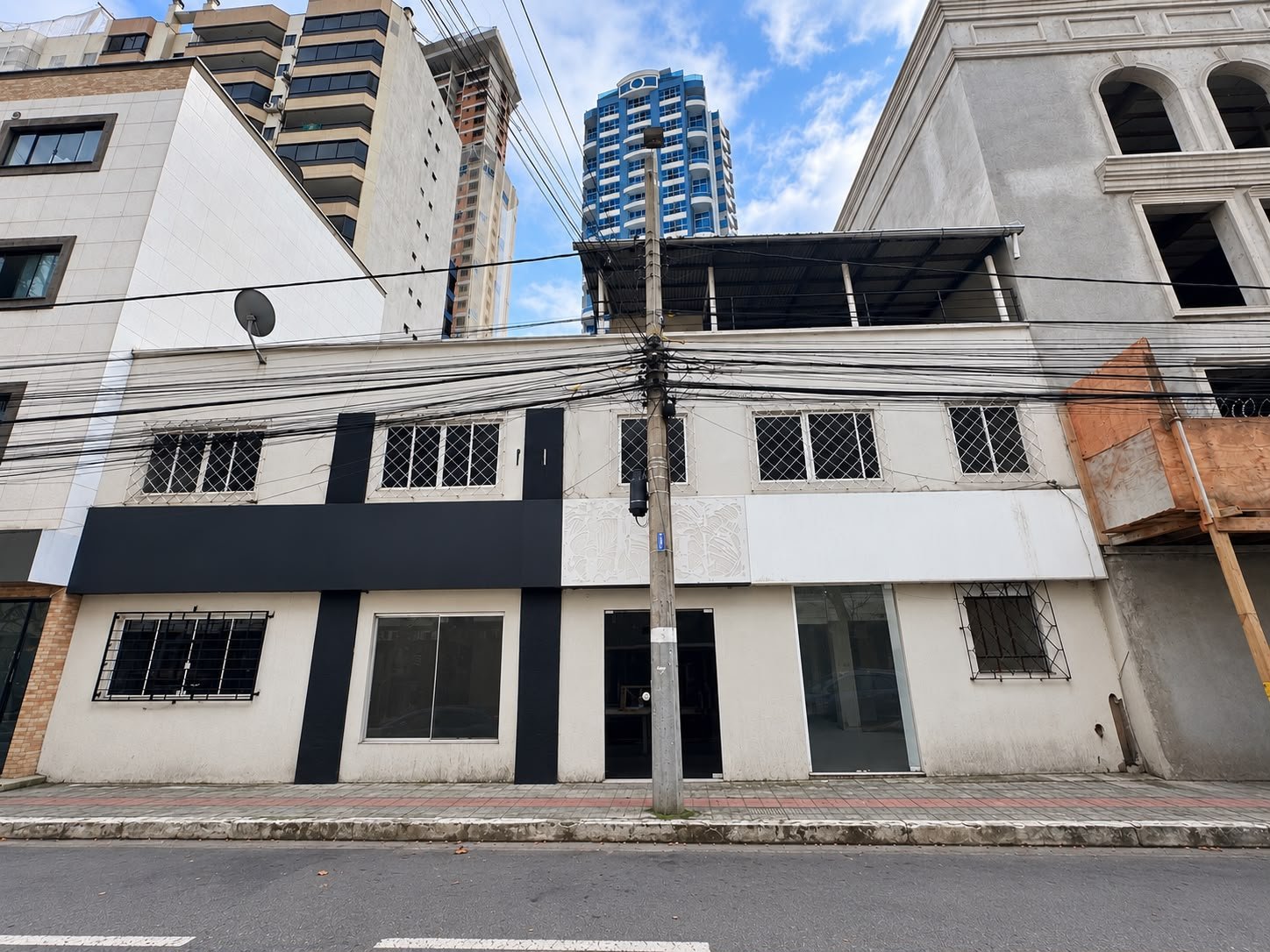 Apartamento 4 dormitórios no Prédio Residencial e Comercial — Centro, Balneário Camboriú SC