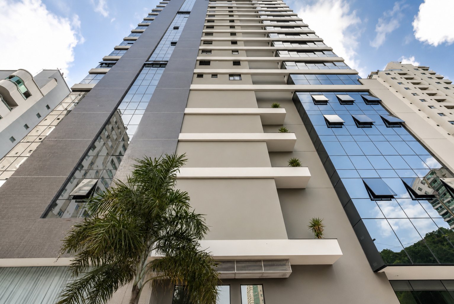 Apartamento 4 suítes no Costa Esmeralda — foto 1