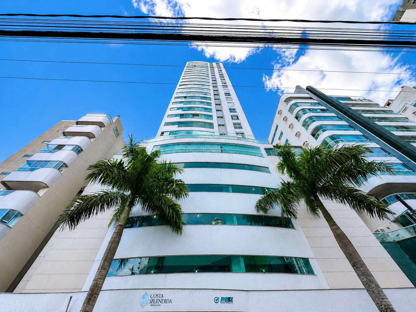 Apartamento 4 suítes no Costa Splendida — foto 1