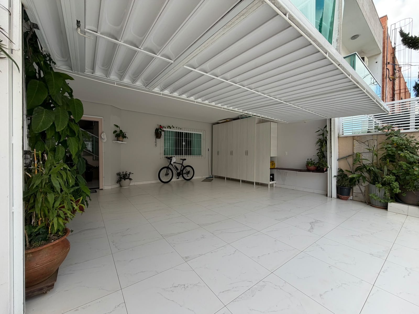 Casa 3 suítes — Contemporânea — foto 3