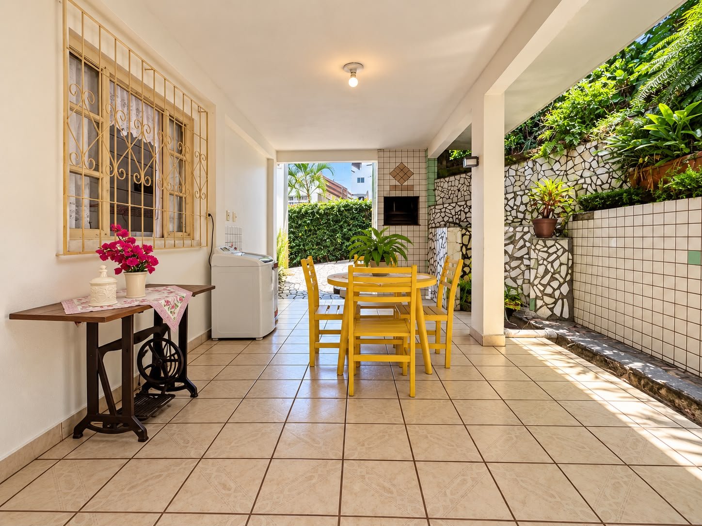 Casa 4 dormitórios — Nas Nações — foto 4
