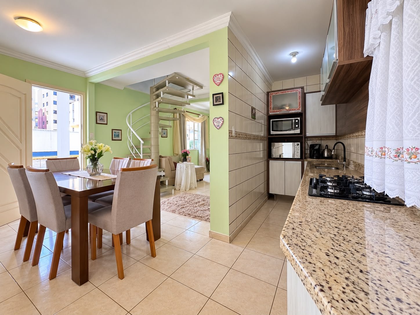 Casa 4 dormitórios — Nas Nações — foto 5