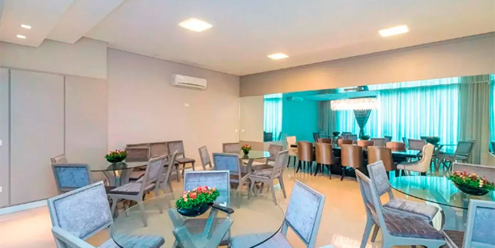 Area de lazer 1 do Chateau Montmartre em Balneário Camboriú SC