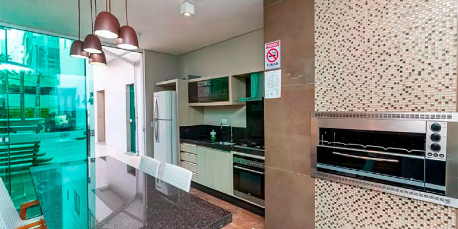 Area de lazer 5 do Chateau Montmartre em Balneário Camboriú SC