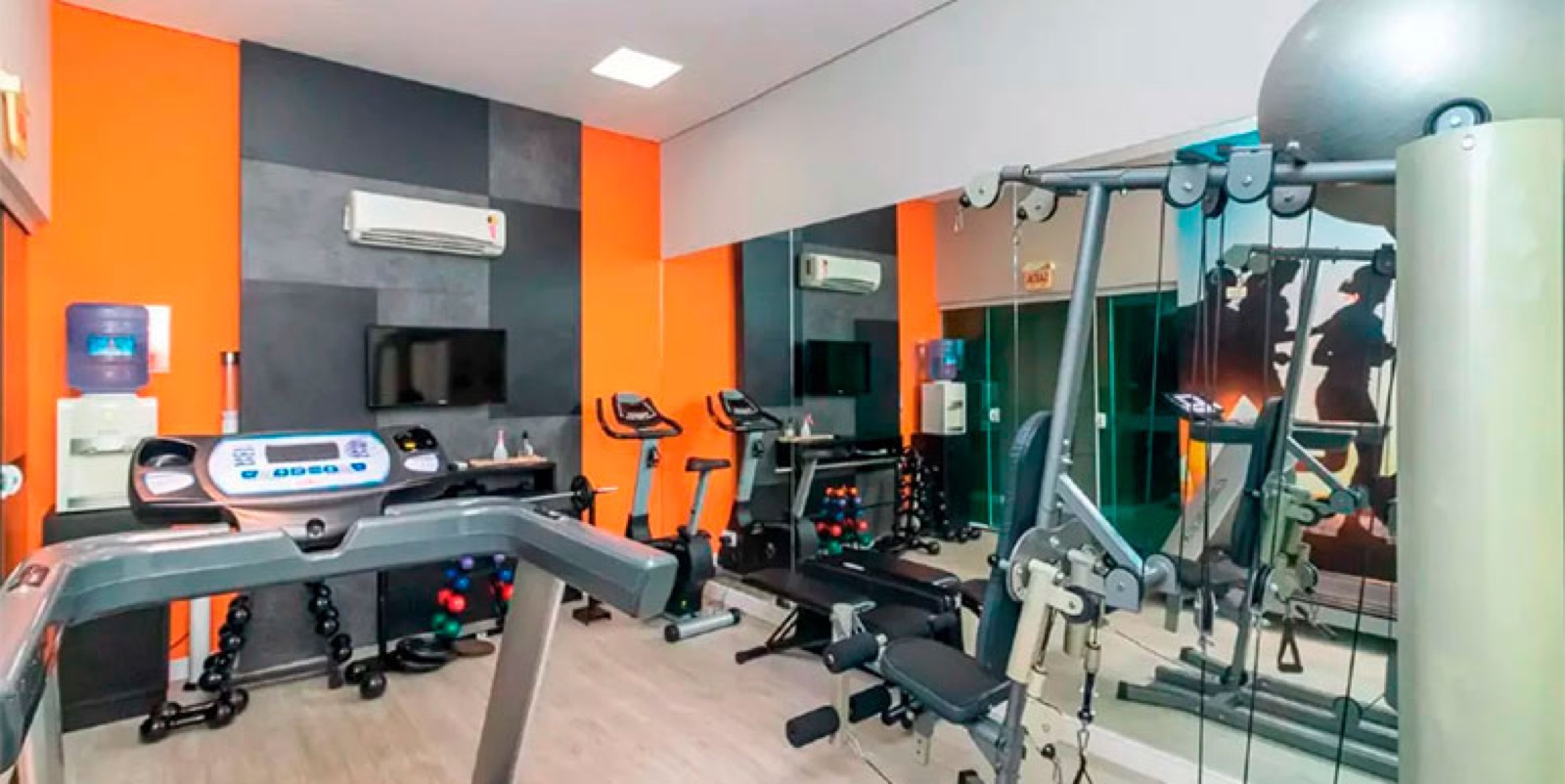 Area de lazer 6 do Chateau Montmartre em Balneário Camboriú SC