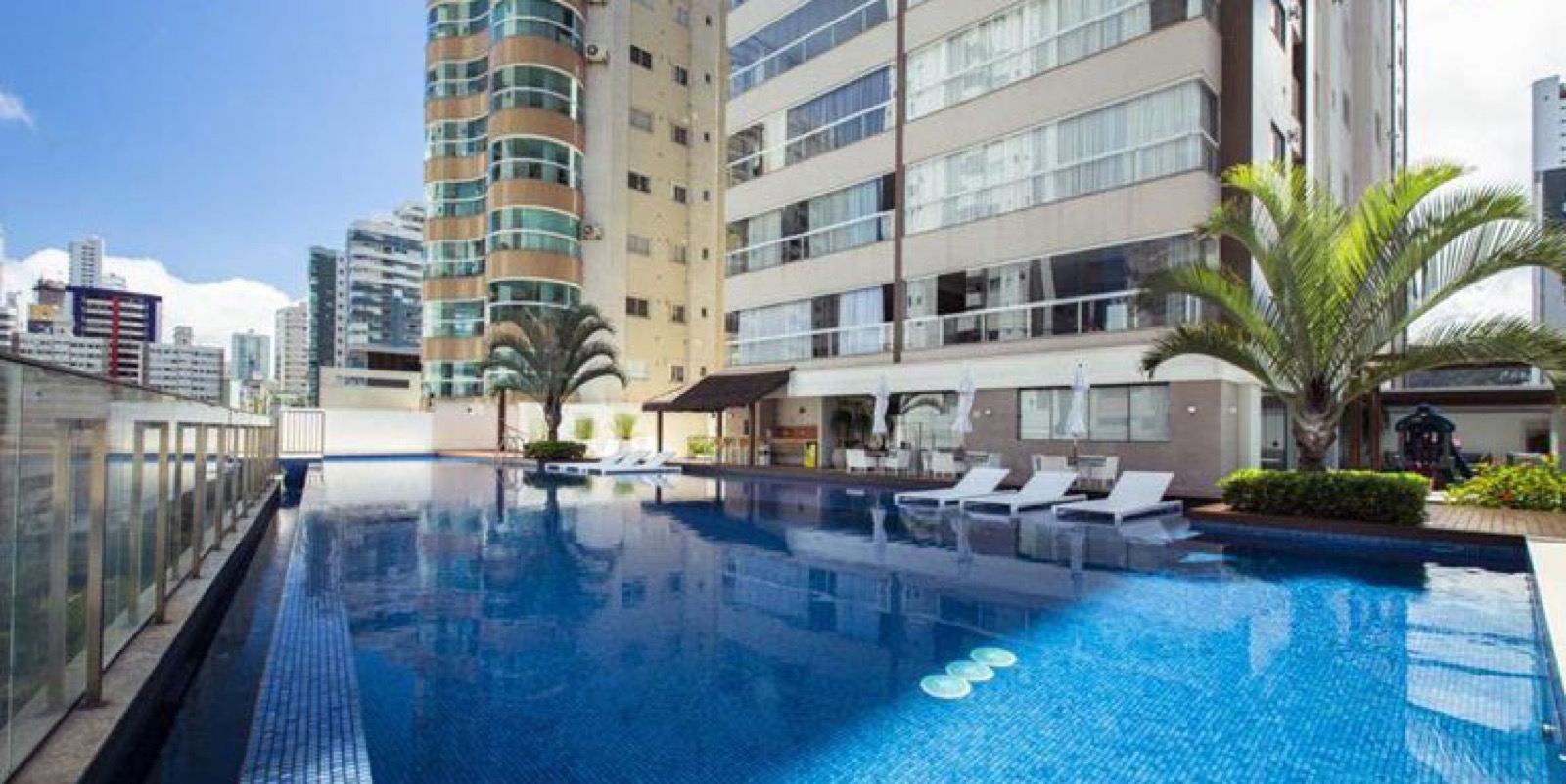 Area de lazer 4 do Costa Insolaratta em Balneário Camboriú SC