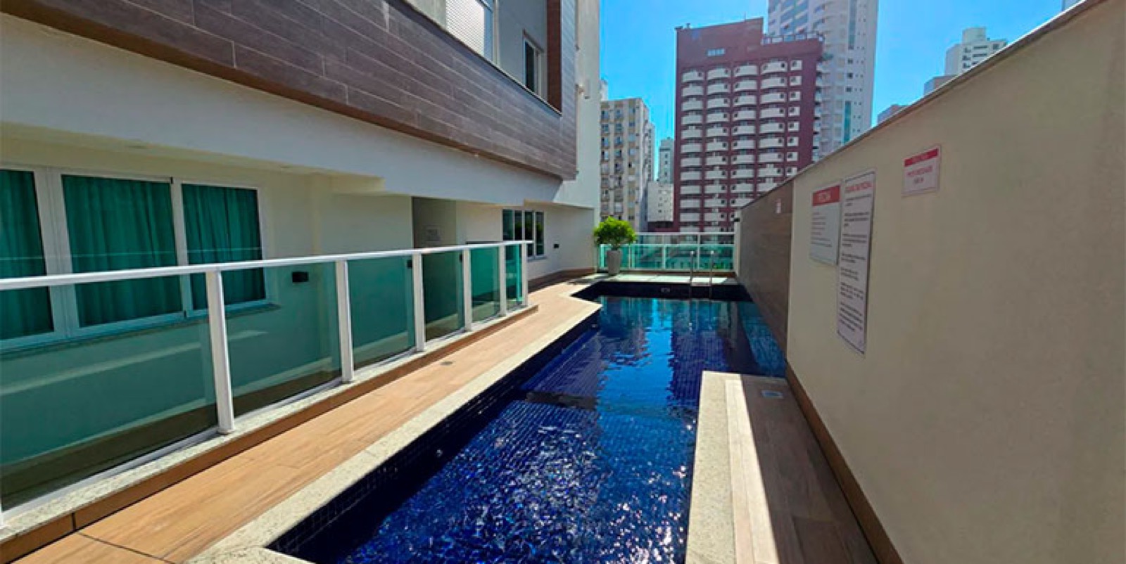 Area de lazer 1 do La Brise Residence em Balneário Camboriú SC