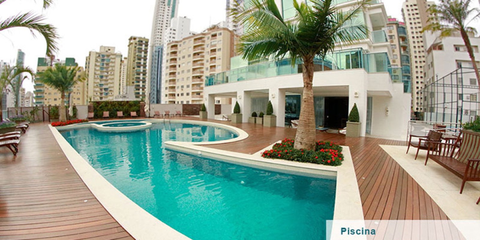 Area de lazer 6 do Le Parc Residence em Balneário Camboriú SC