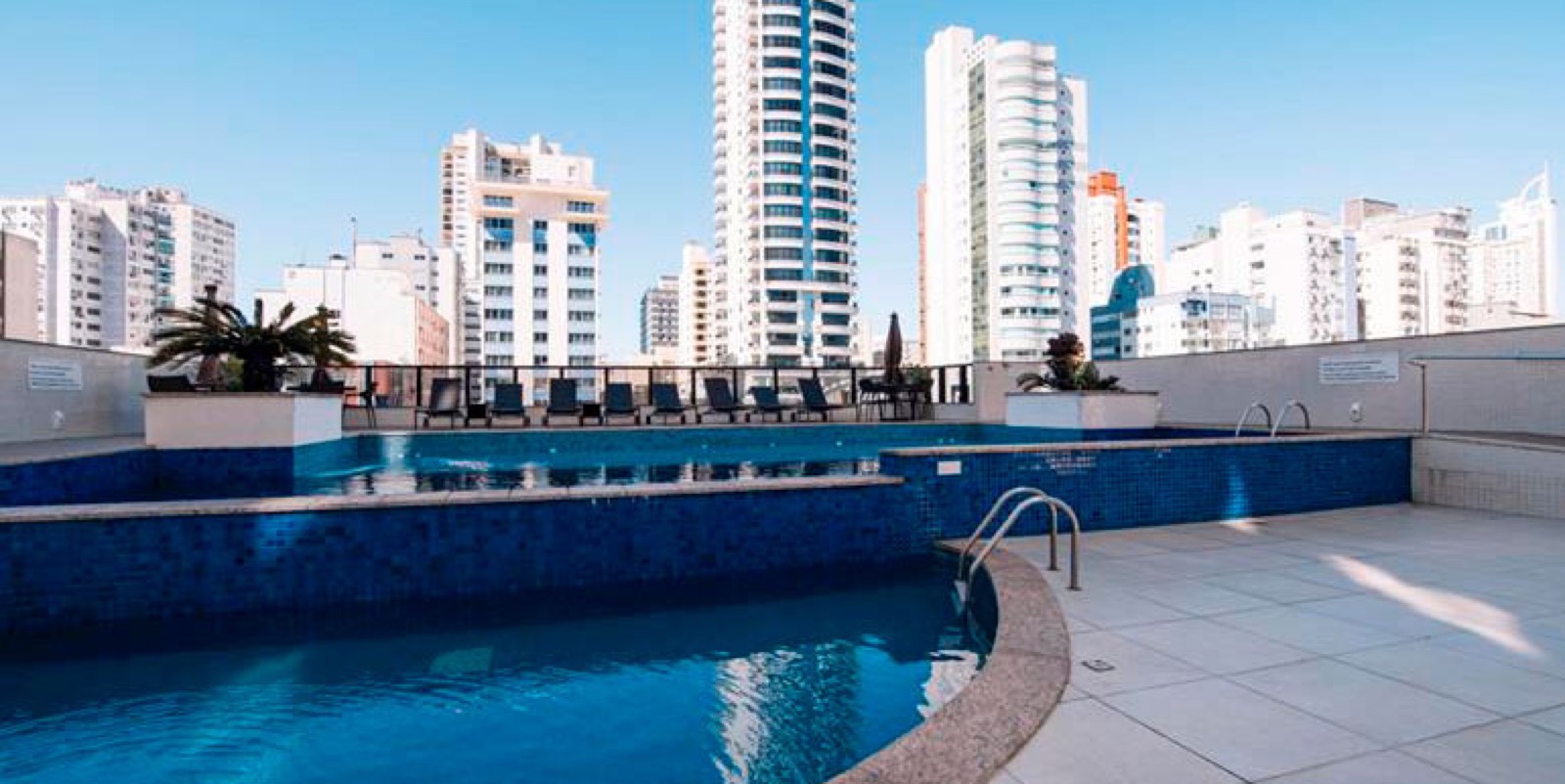 Area de lazer 1 do Maison Antonieta em Balneário Camboriú SC