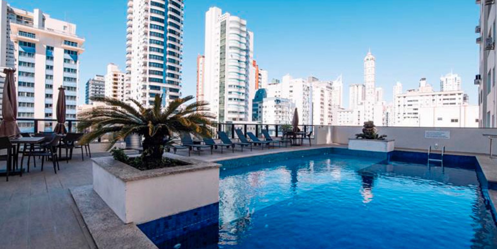Area de lazer 2 do Maison Antonieta em Balneário Camboriú SC