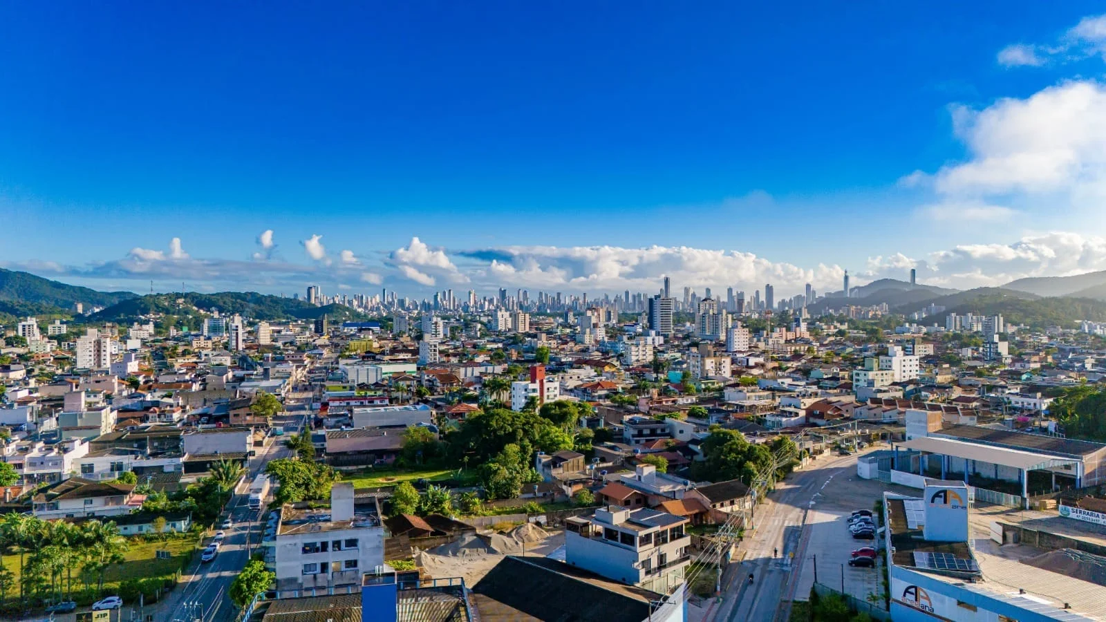 Esportes e Atividade Física em Camboriú: Opções na Cidade e Região