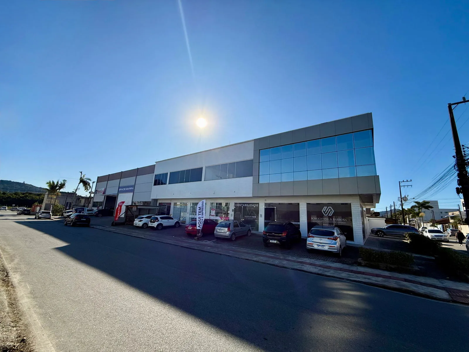 Alugar sala comercial em Santa Regina: o que pesar neste centro da JMP