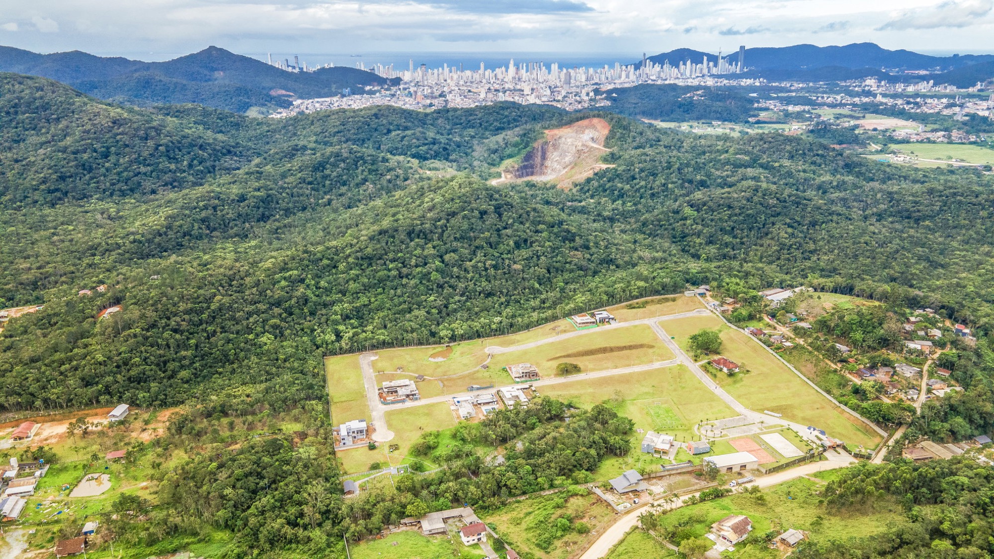 Andamento da obra — Gralha Azul PRONTO PARA MORAR — Camboriú SC