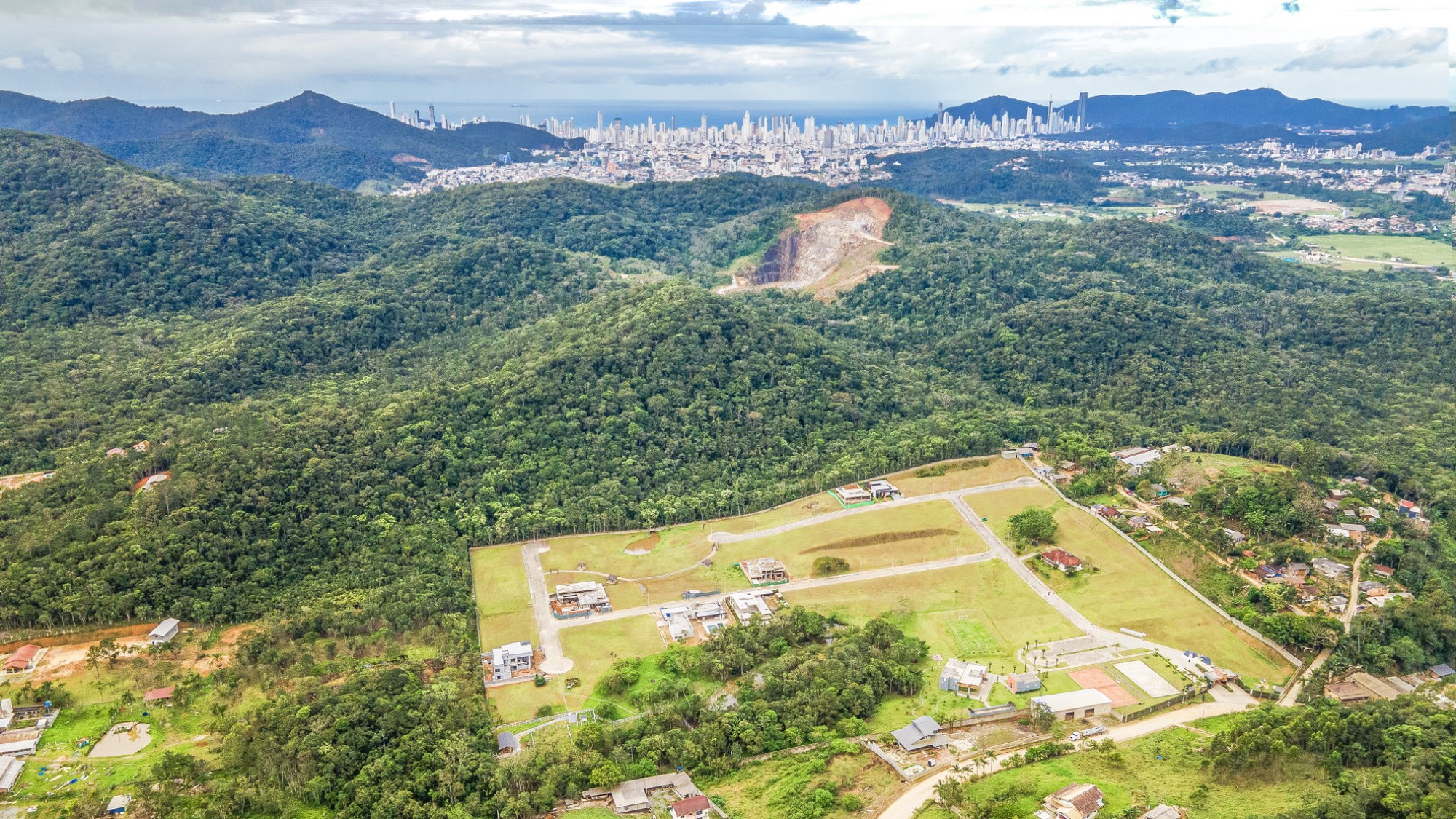 Andamento da obra — Gralha Azul PRONTO PARA MORAR — Camboriú SC