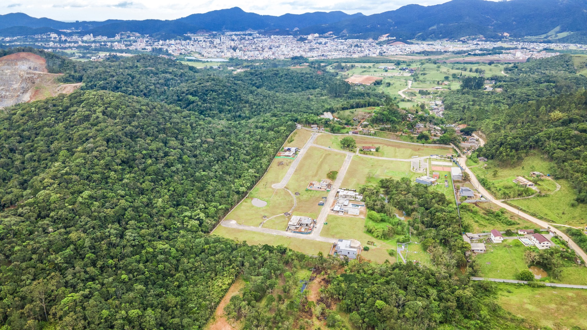 Andamento da obra — Gralha Azul PRONTO PARA MORAR — Camboriú SC