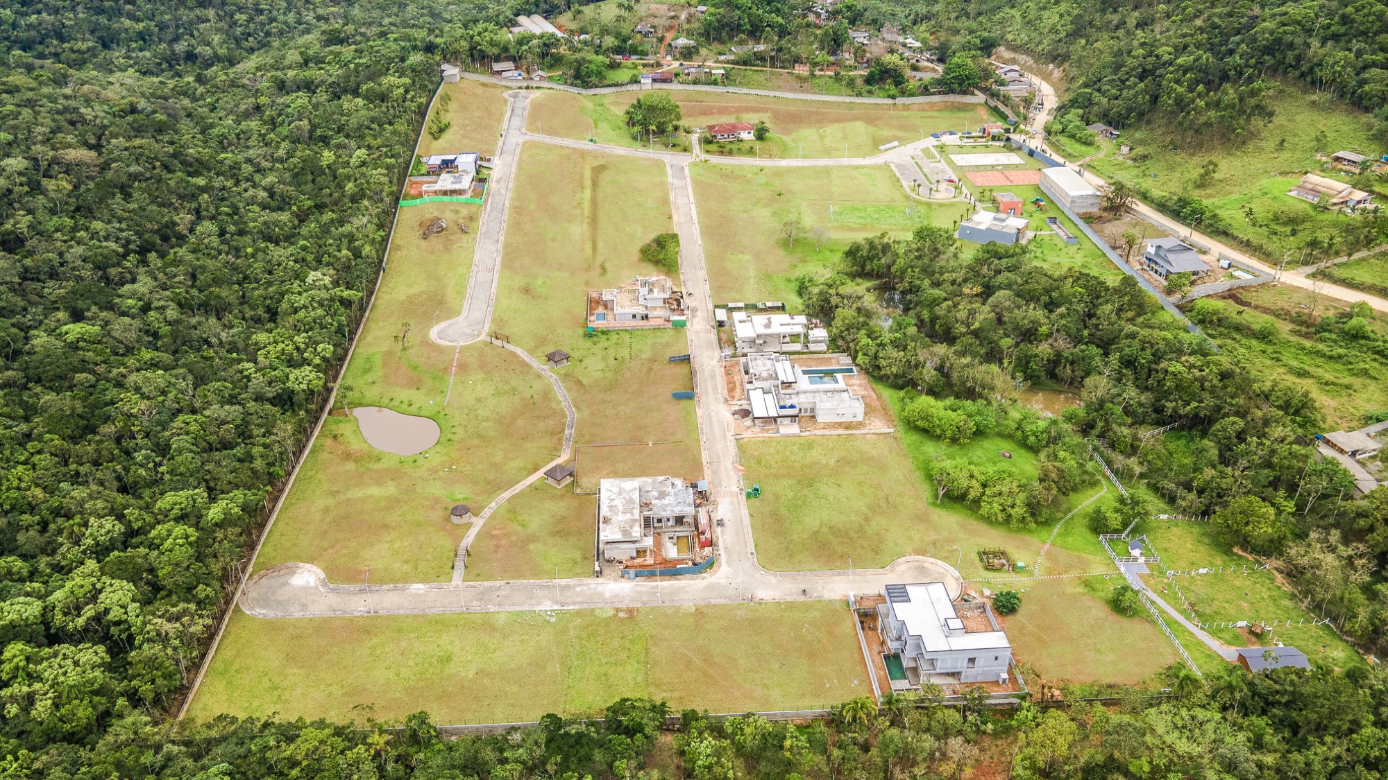 Andamento da obra — Gralha Azul PRONTO PARA MORAR — Camboriú SC