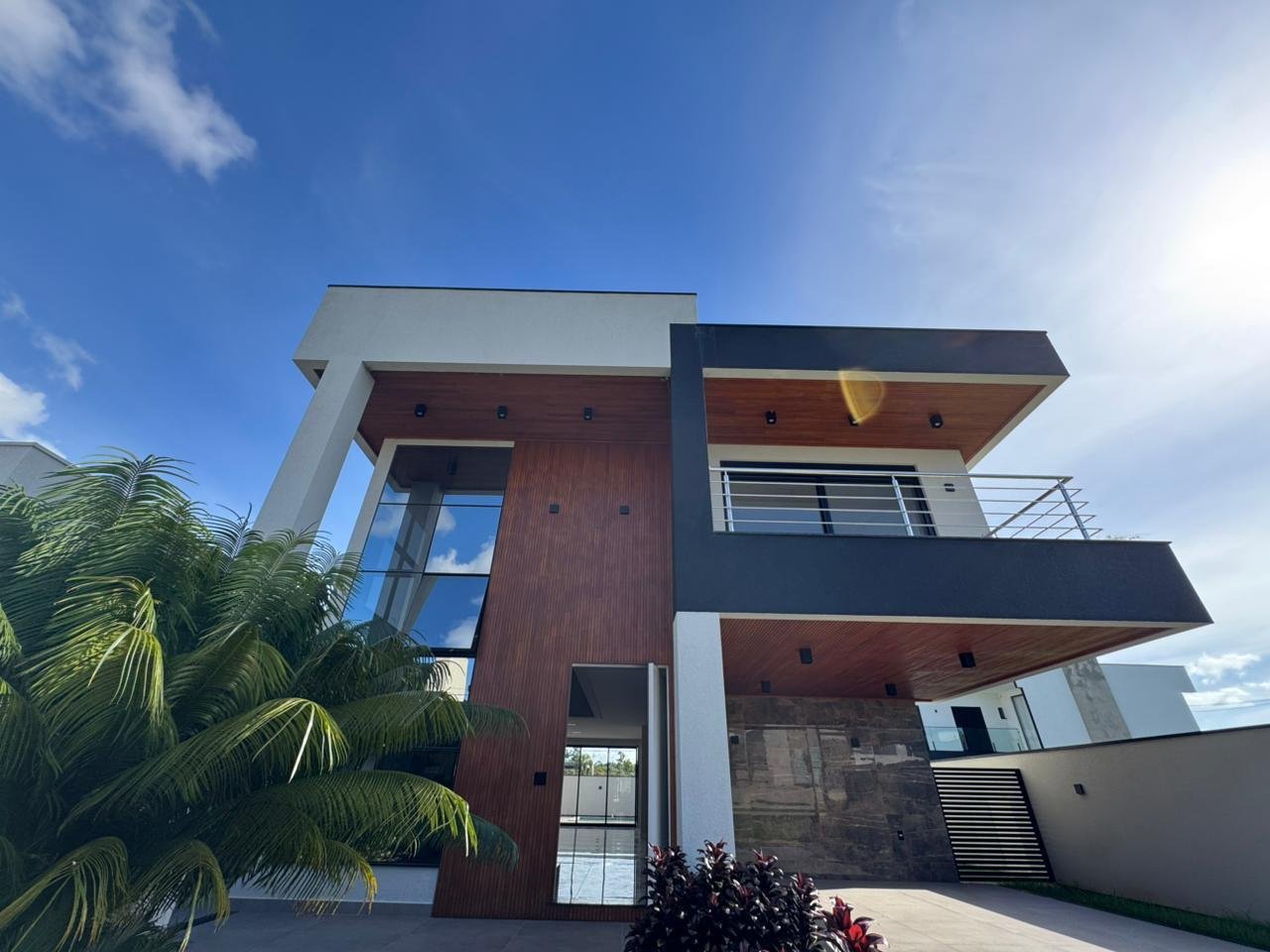 Casa 3 suítes — Caledonia — foto 1