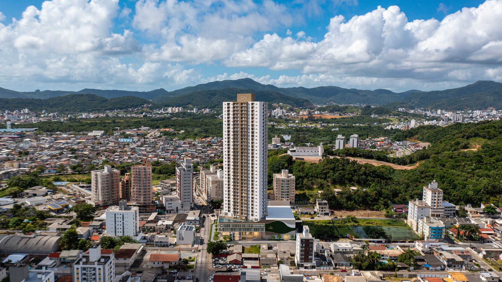 Panorama urbano de Camboriú SC com o Solara Camboriú em destaque, cidade que chegou a 121 mil habitantes em 2026