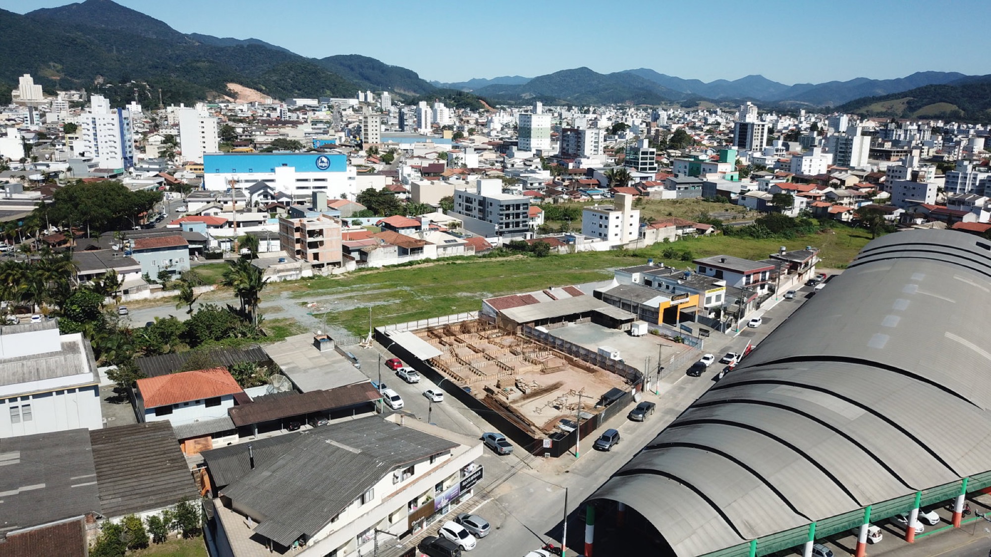 Andamento da obra — Villaggio Di Pietra Elegância e Conforto em Camboriú — Camboriú SC