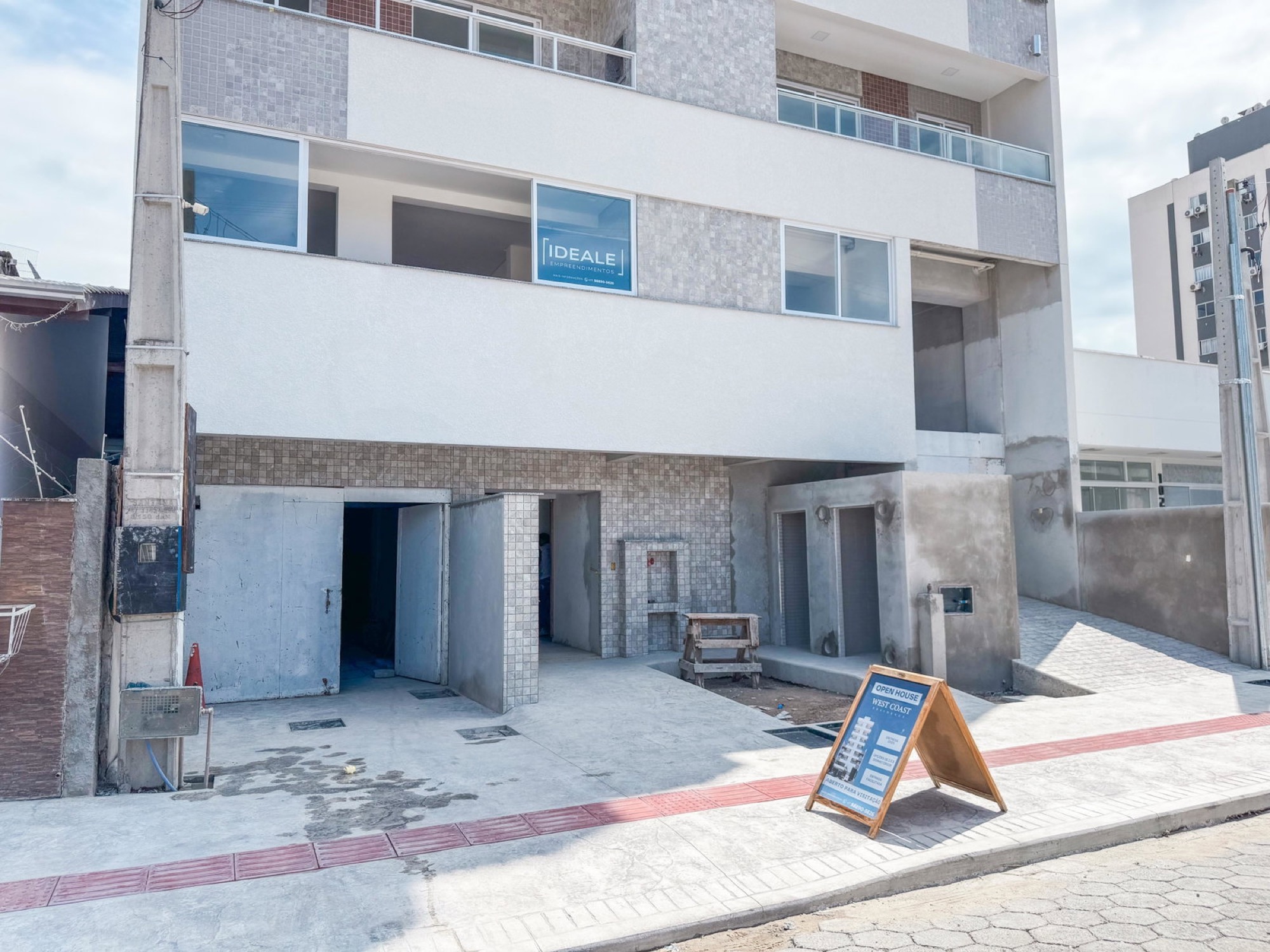 Andamento da obra — West Coast Residence — março de 2025