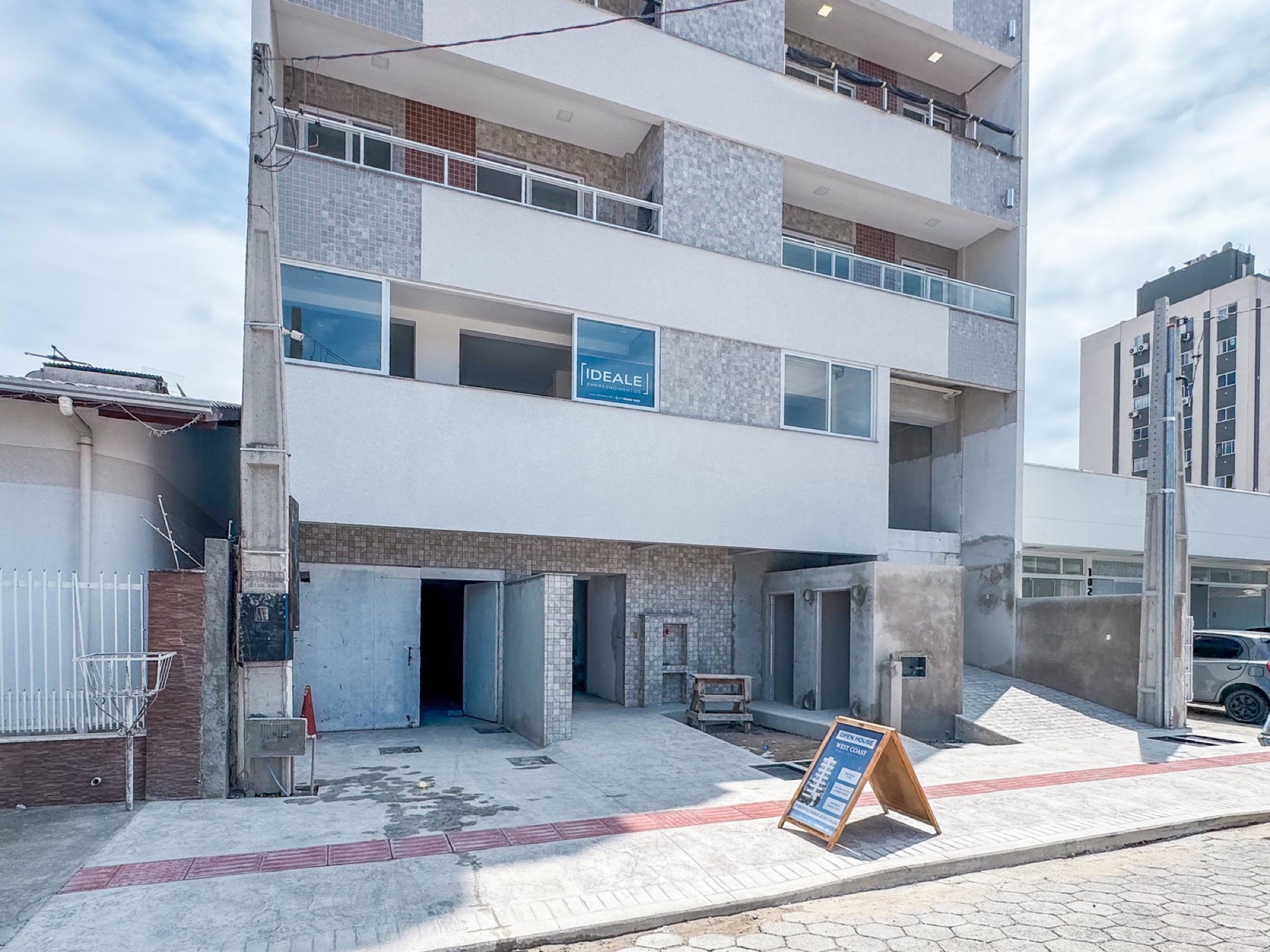 Andamento da obra — West Coast Residence — março de 2025