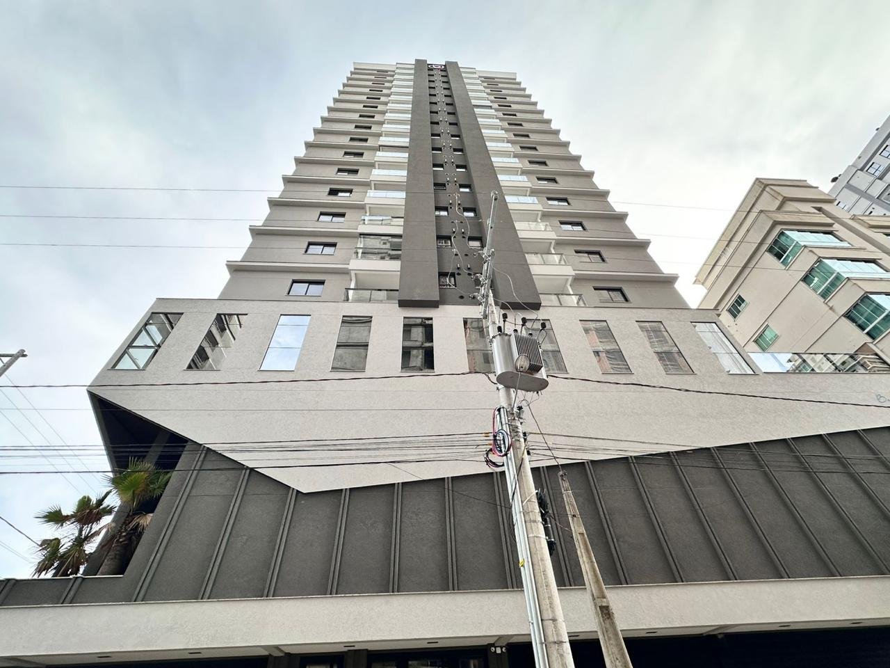 Apartamento 2 suítes no Beach Tower — foto 1, Balneário Perequê, Porto Belo SC