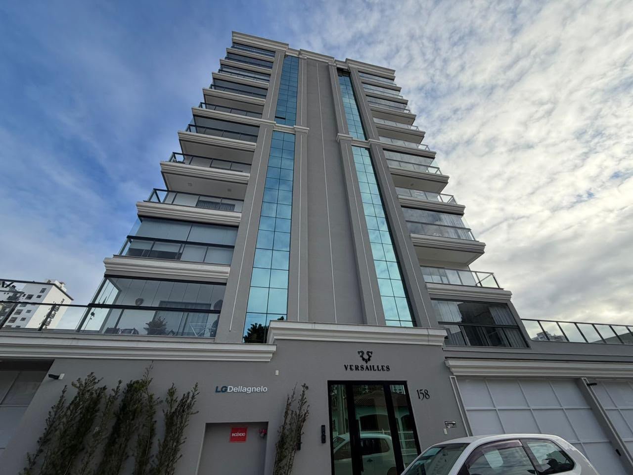 Apartamento 2 suítes no Versailles — foto 1, Balneário Perequê, Porto Belo SC