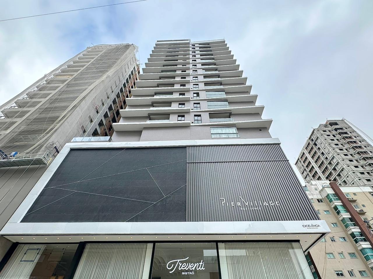 Apartamento 3 suítes no Pier Village — Balneário Perequê, Porto Belo SC