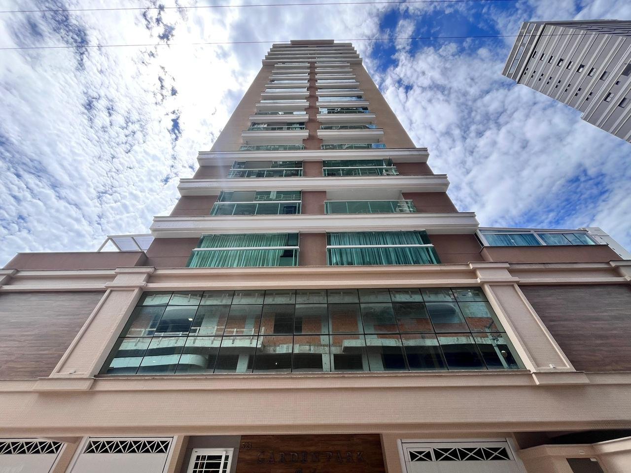 Apartamento 2 suítes no Garden Park — Meia Praia, Itapema SC