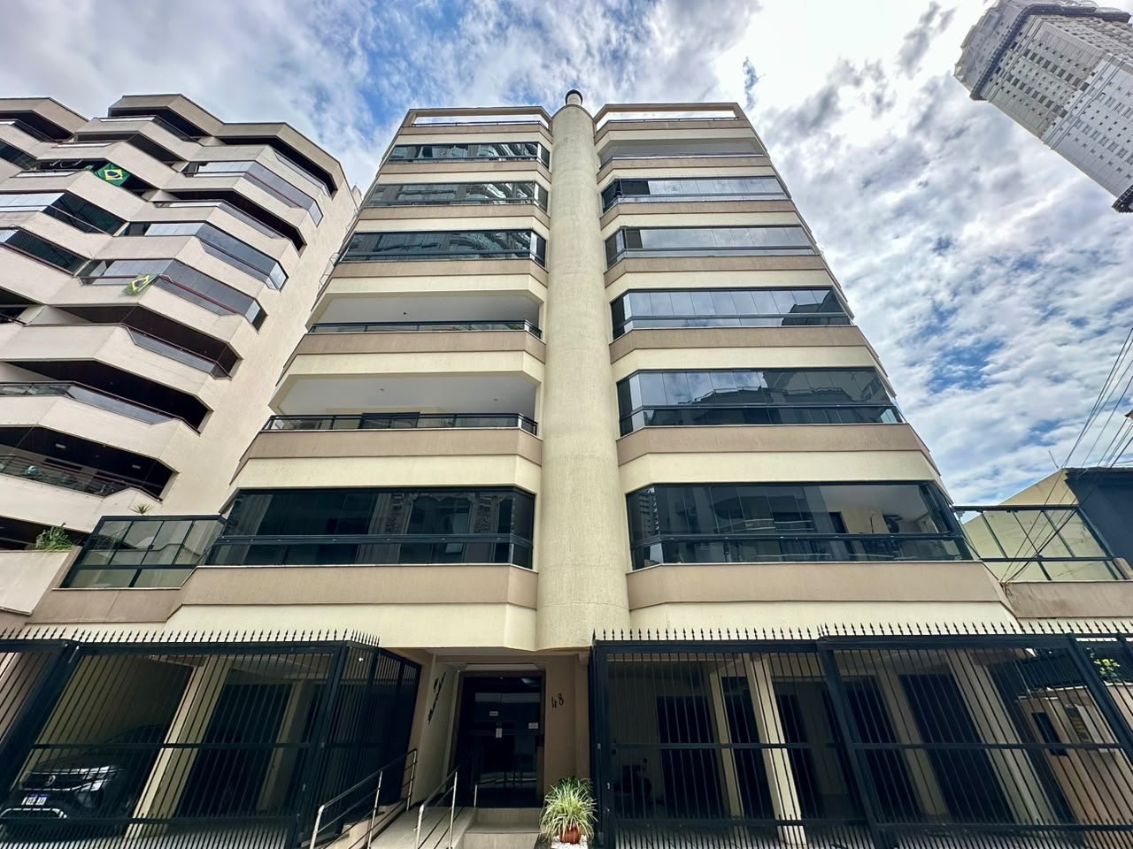 Apartamento 2 suítes no Petit Maison — Meia Praia, Itapema SC