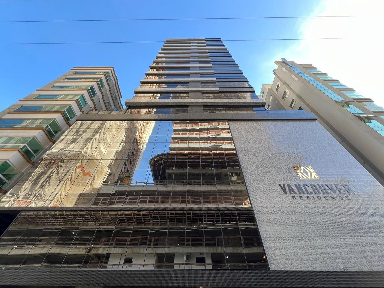 Apartamento 3 dormitórios no Vancouver — Meia Praia, Itapema SC