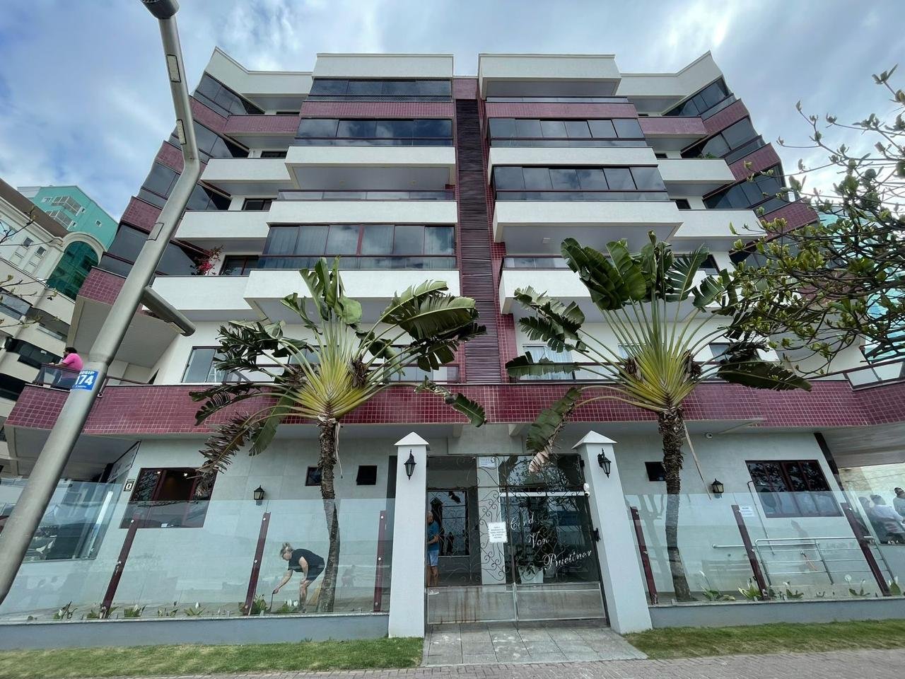 Apartamento 3 dormitórios no Von Buettner — Meia Praia, Itapema SC