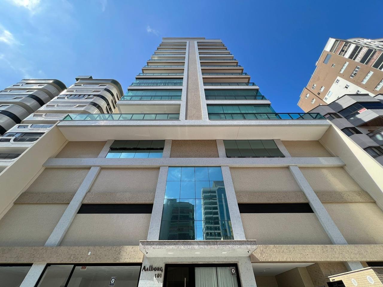 Apartamento 3 suítes no Aalborg — Meia Praia, Itapema SC