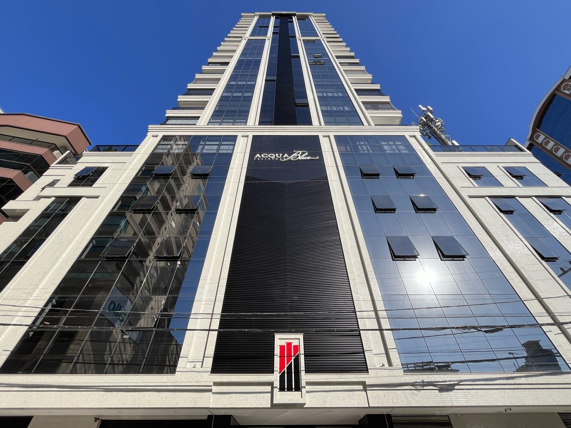 Apartamento 3 suítes no Acqua Blue — Meia Praia, Itapema SC