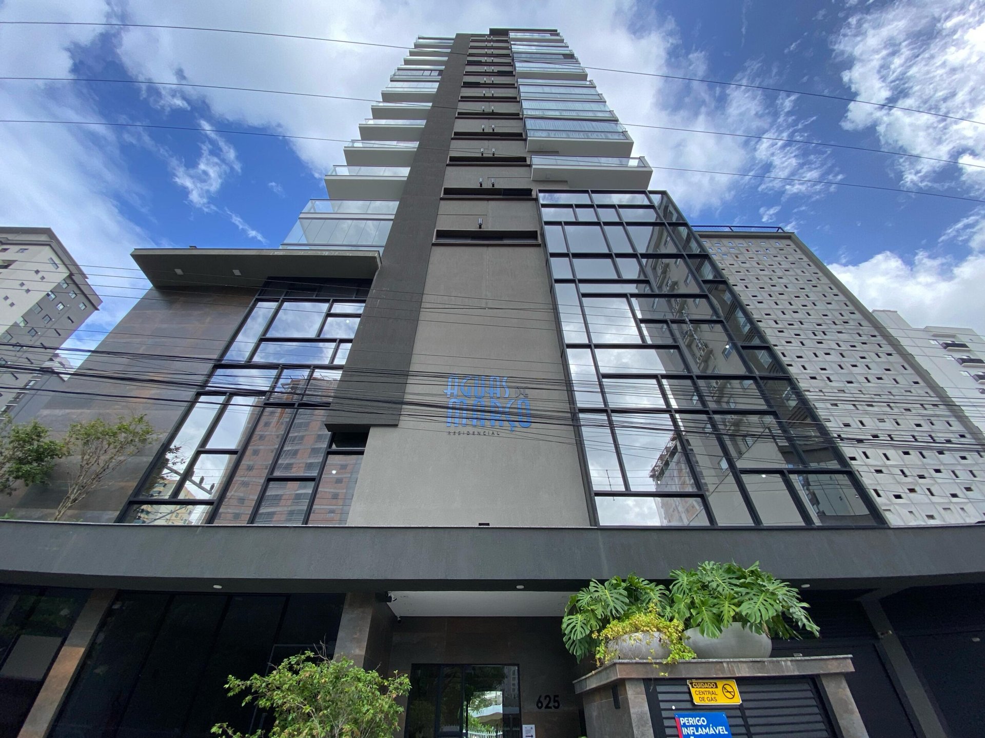 Apartamento 3 suítes no Águas de Março — Meia Praia, Itapema SC