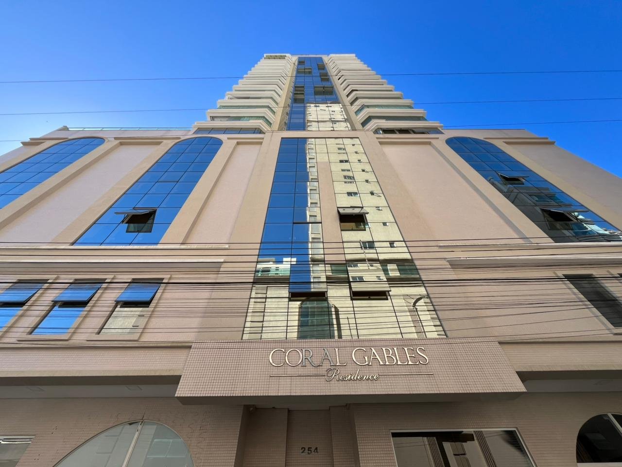 Apartamento 3 suítes no Coral Gables — Meia Praia, Itapema SC