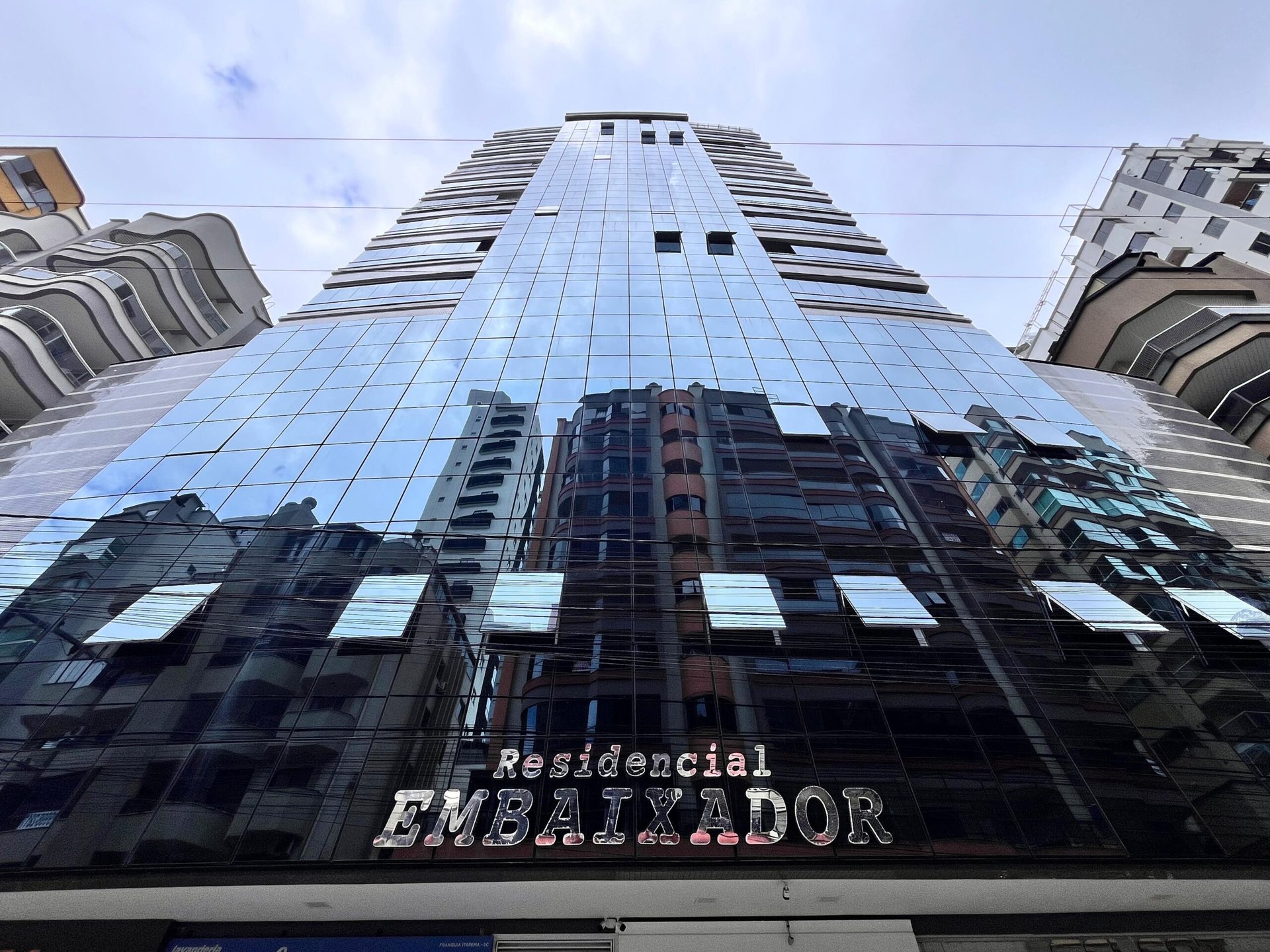 Apartamento 3 suítes no Embaixador — Meia Praia, Itapema SC
