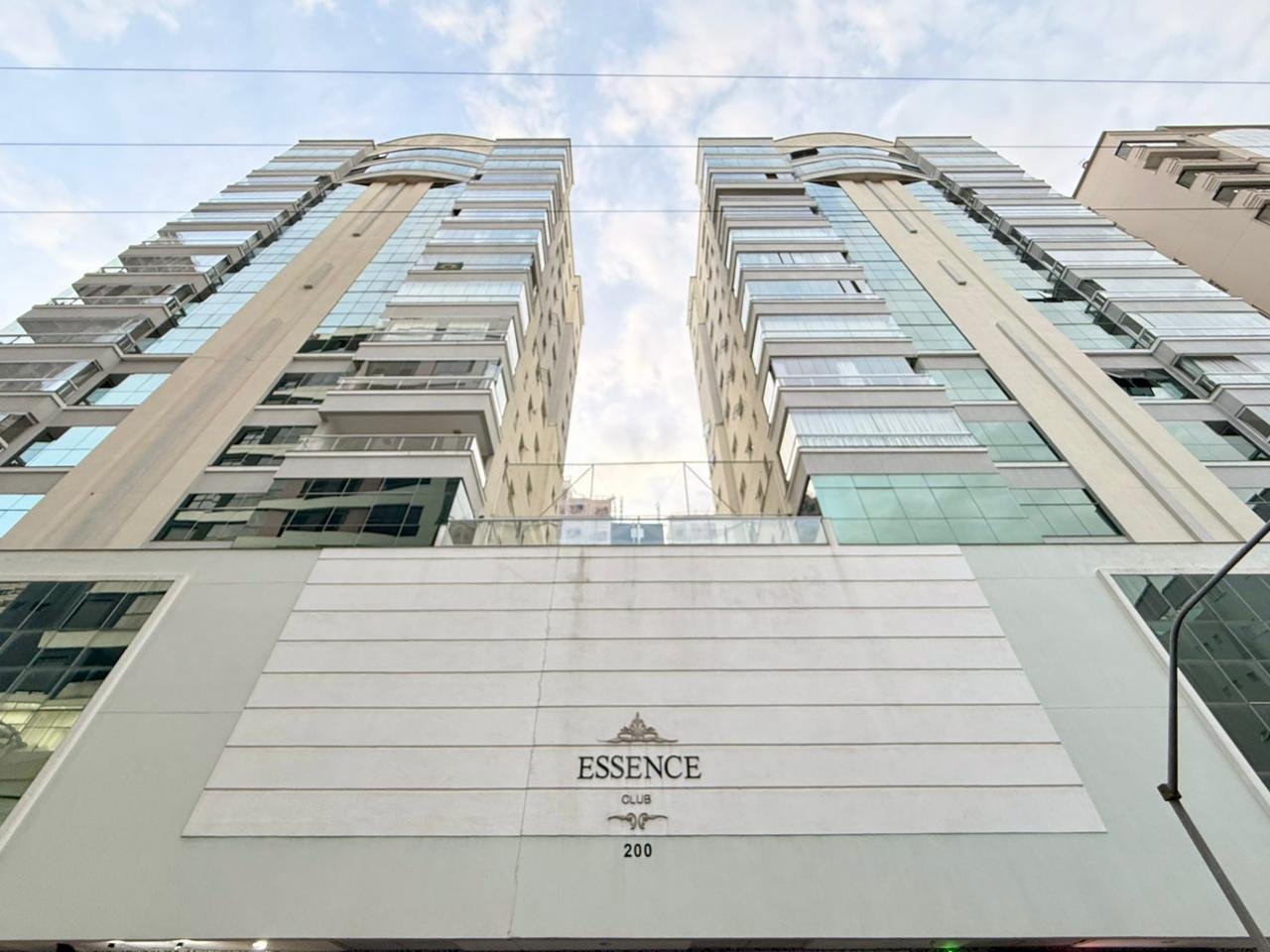 Apartamento 3 suítes no Essence Club — Meia Praia, Itapema SC