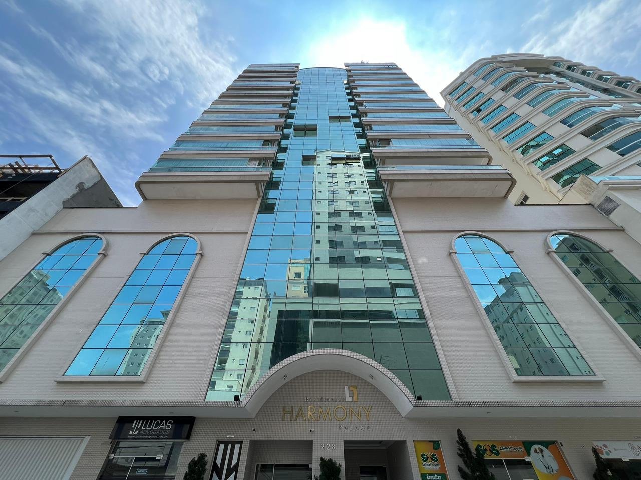 Apartamento 3 suítes no Harmony Palace — Meia Praia, Itapema SC