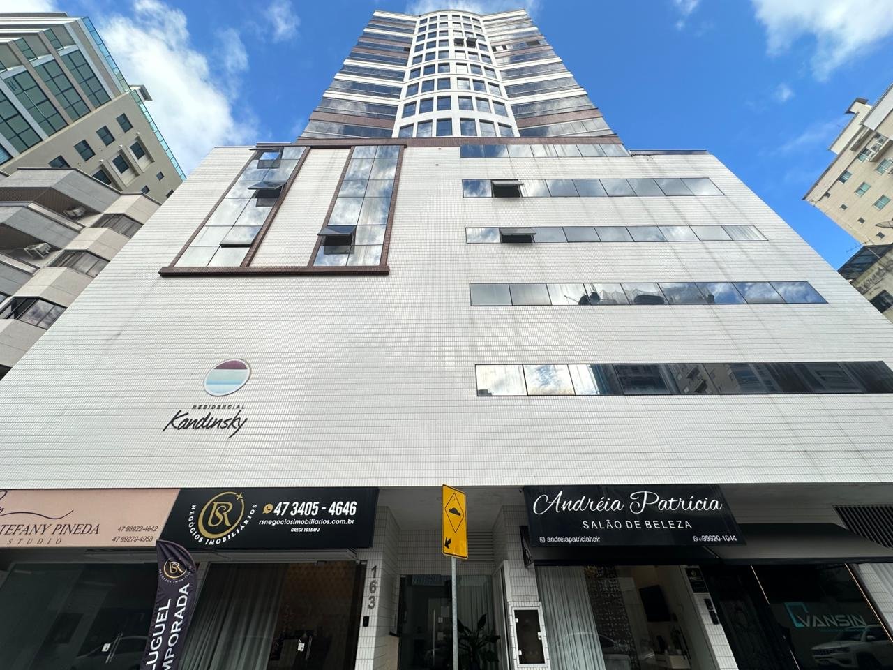 Apartamento 3 suítes no Kandinsky — Meia Praia, Itapema SC