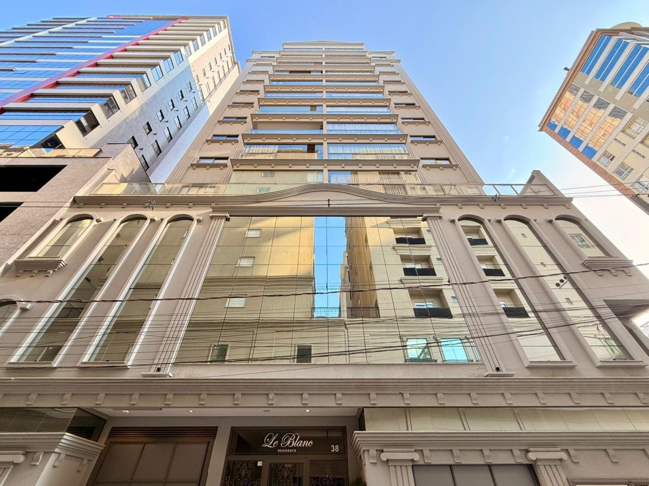 Apartamento 3 suítes no Le Blanc — Meia Praia, Itapema SC