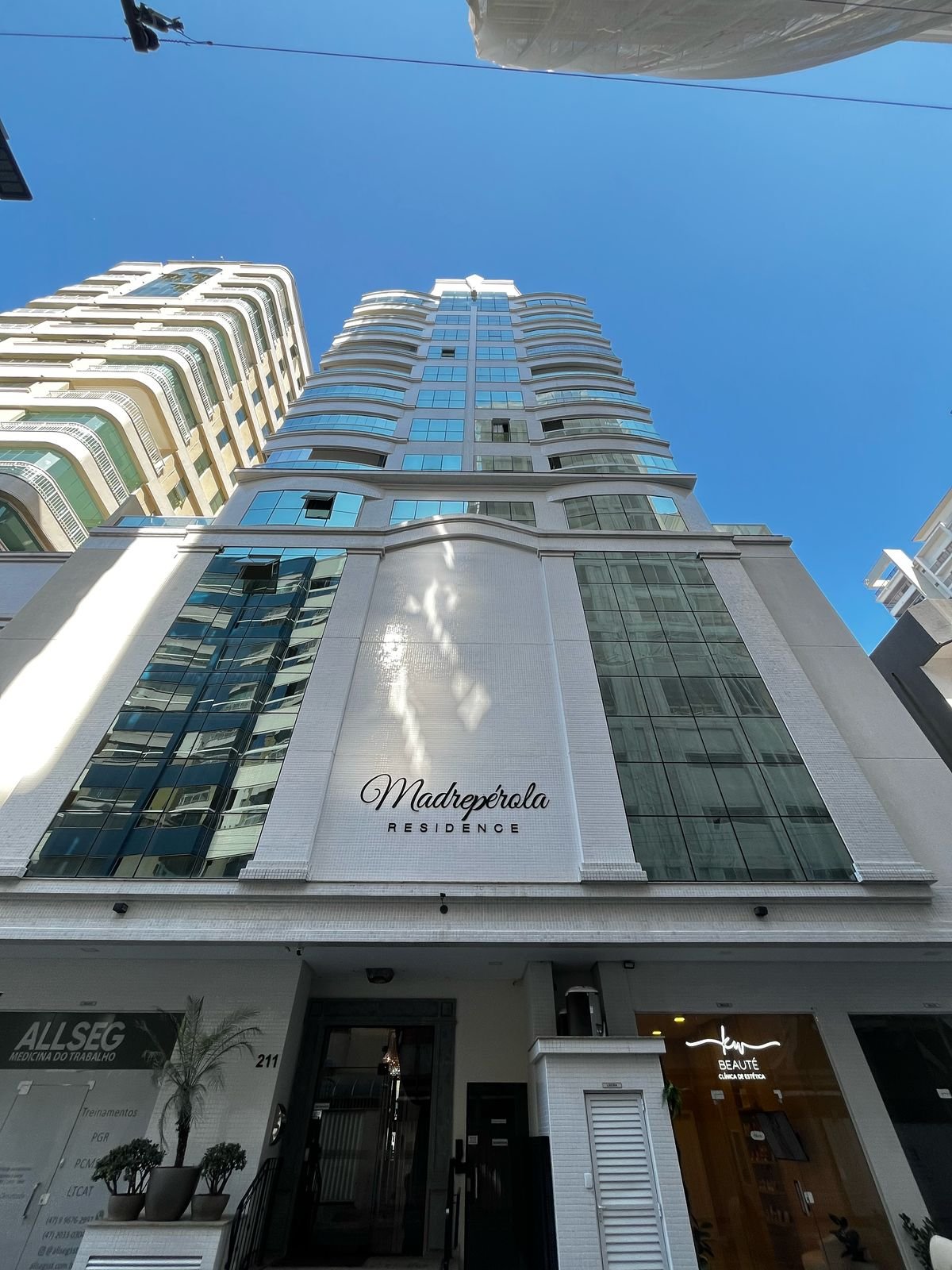 Apartamento 3 suítes no Madrepérola — Meia Praia, Itapema SC