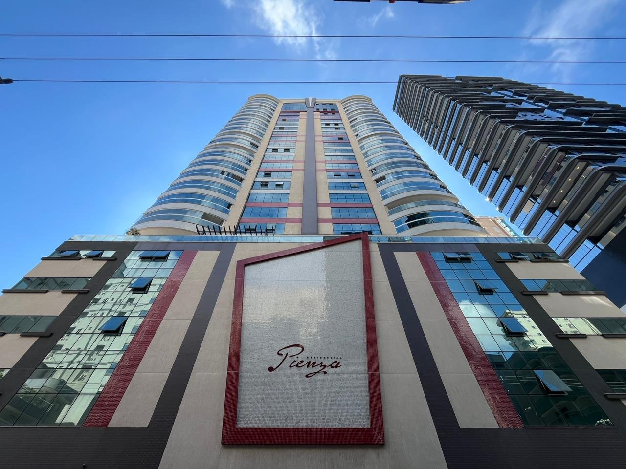 Apartamento 3 suítes no Pienza — Meia Praia, Itapema SC