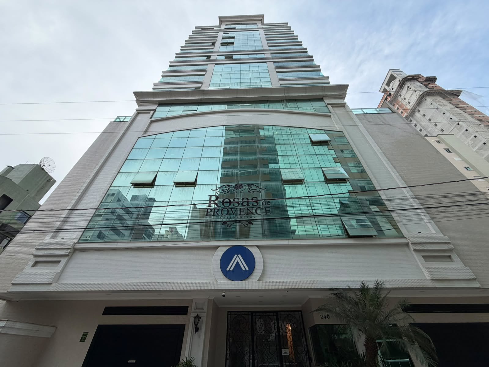 Apartamento 3 suítes no Rosas de Provence — Meia Praia, Itapema SC