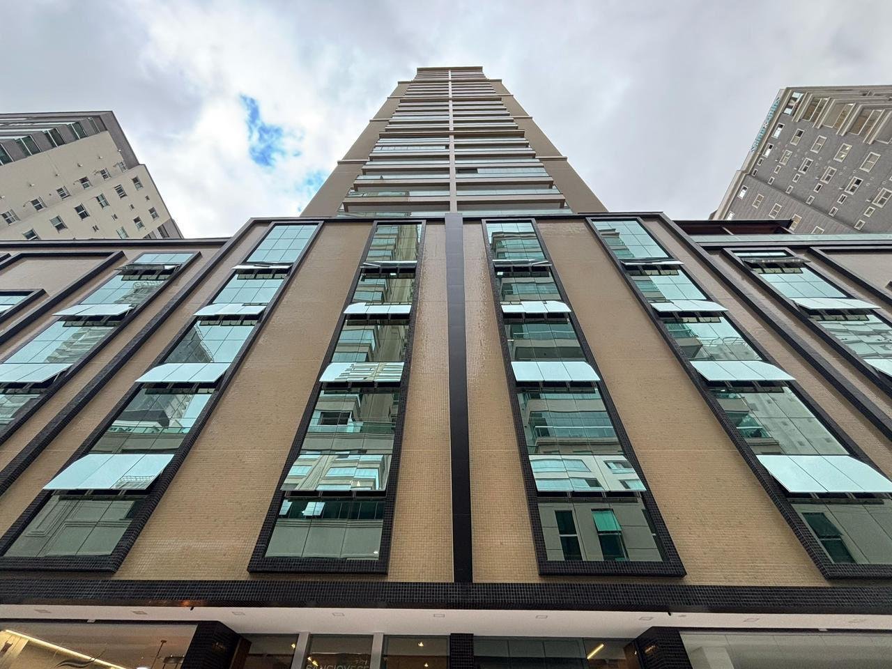 Apartamento 3 suítes no Sangiovese — Meia Praia, Itapema SC