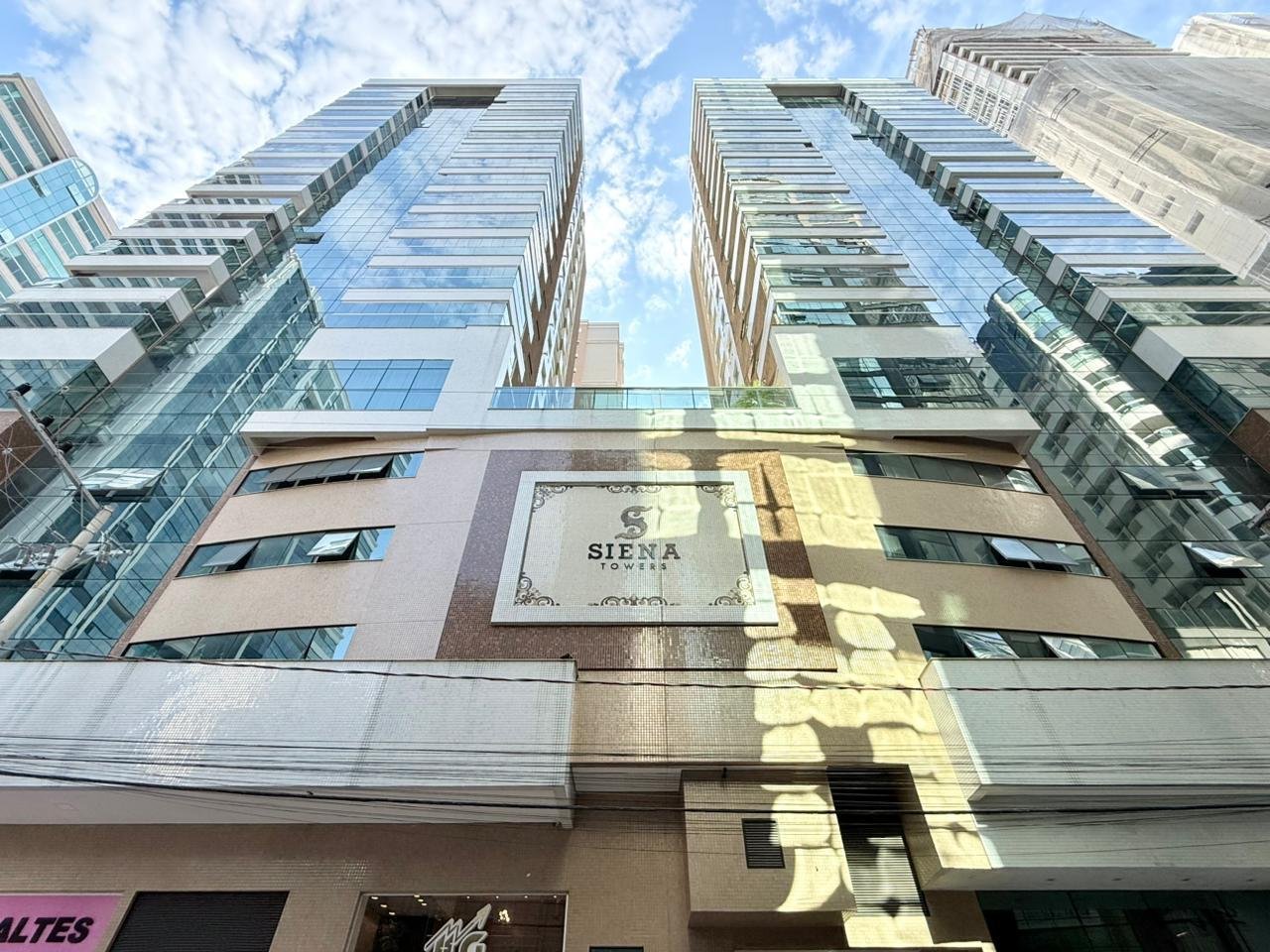 Apartamento 3 suítes no Siena Towers — Meia Praia, Itapema SC