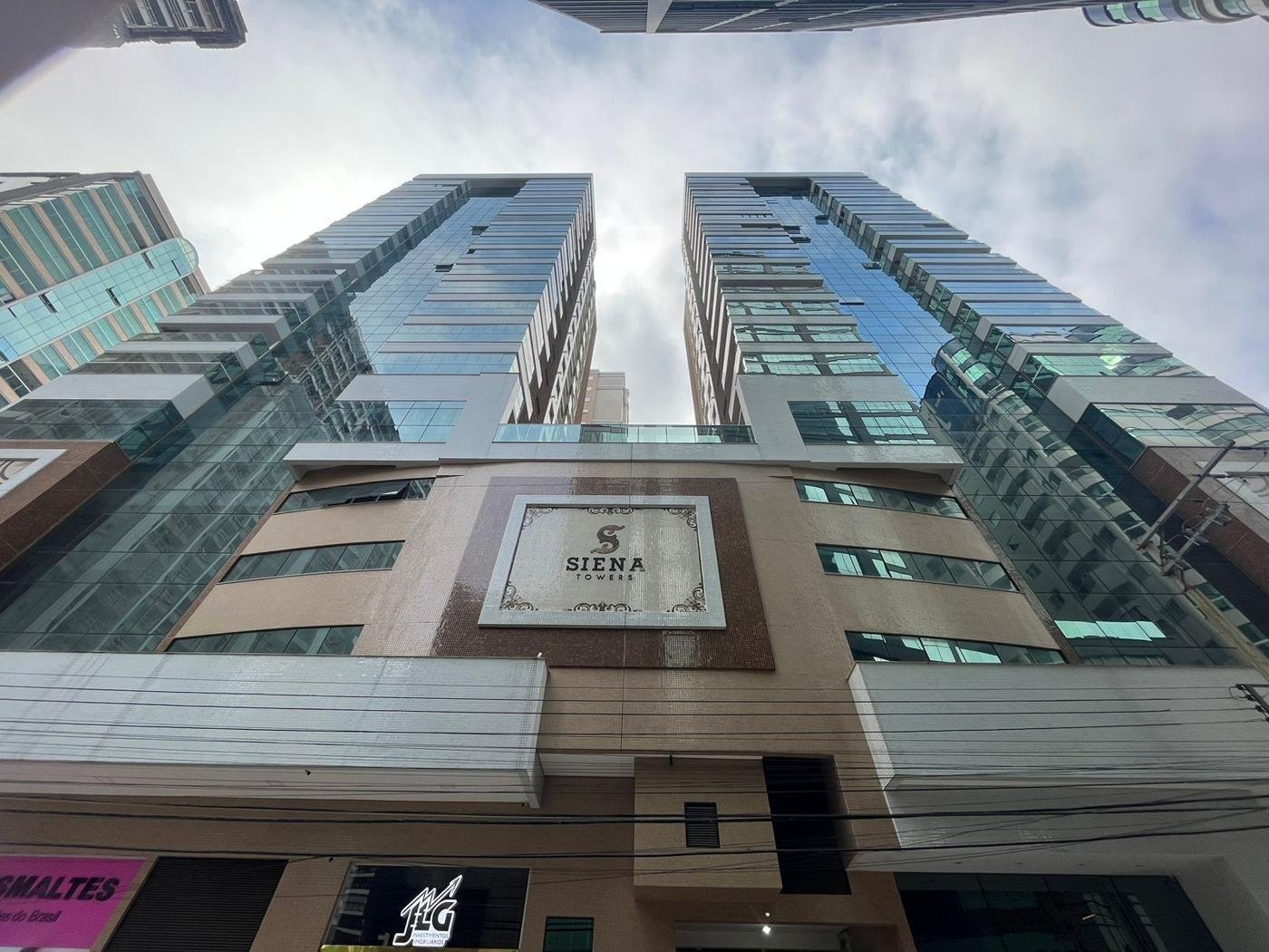 Apartamento 3 suítes no Siena Towers — Meia Praia, Itapema SC
